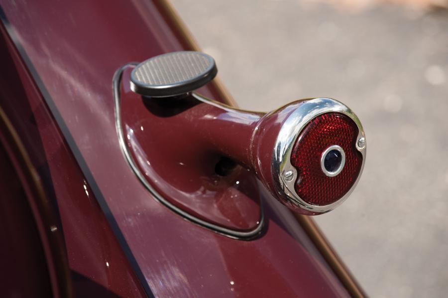  Ford DeLuxe Roadster 1935 года  (фото 21 из 41)